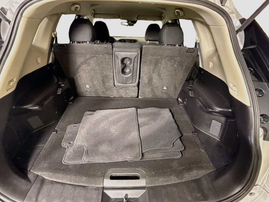 Used 2020 Nissan Rogue S w/ Special Edition Package FWD image 27