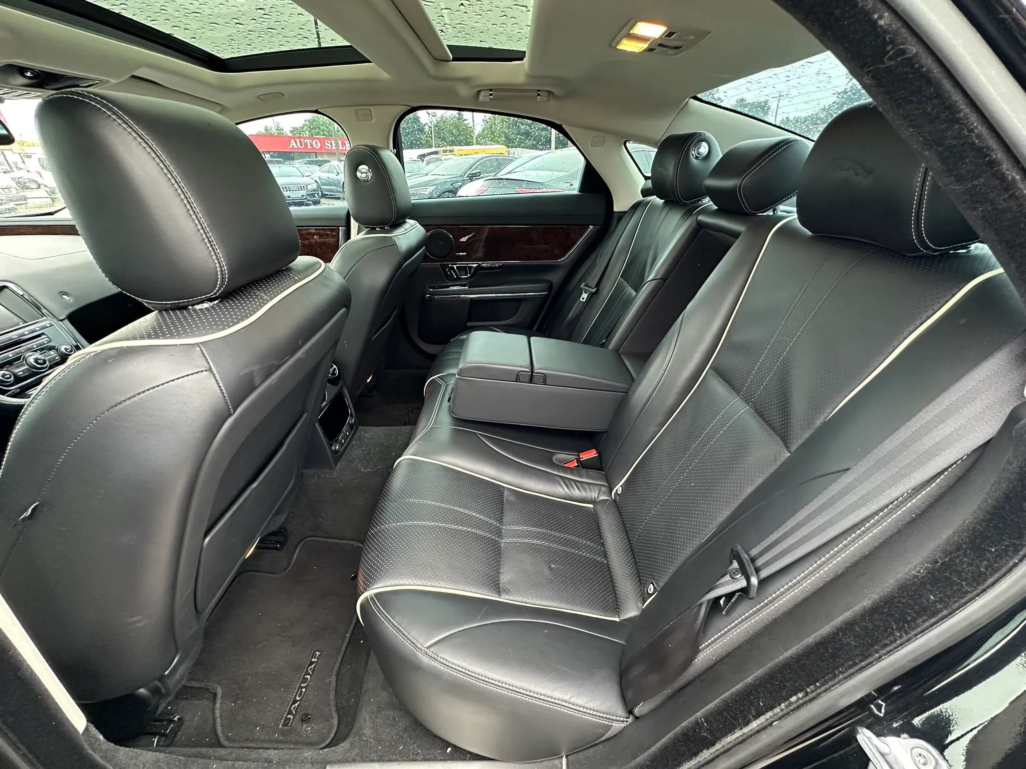 Used 2016 Jaguar XJ R-Sport RWD image 17