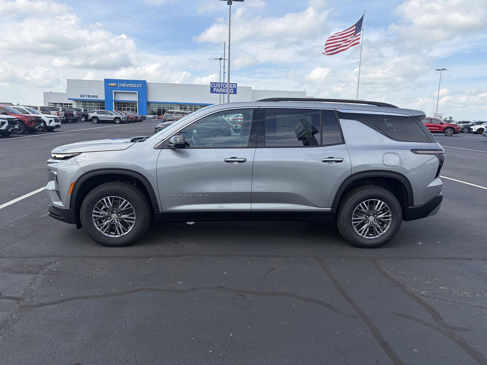 New 2026 Chevrolet Traverse LT w/ Driver Confidence Package AWD/4WD image 8