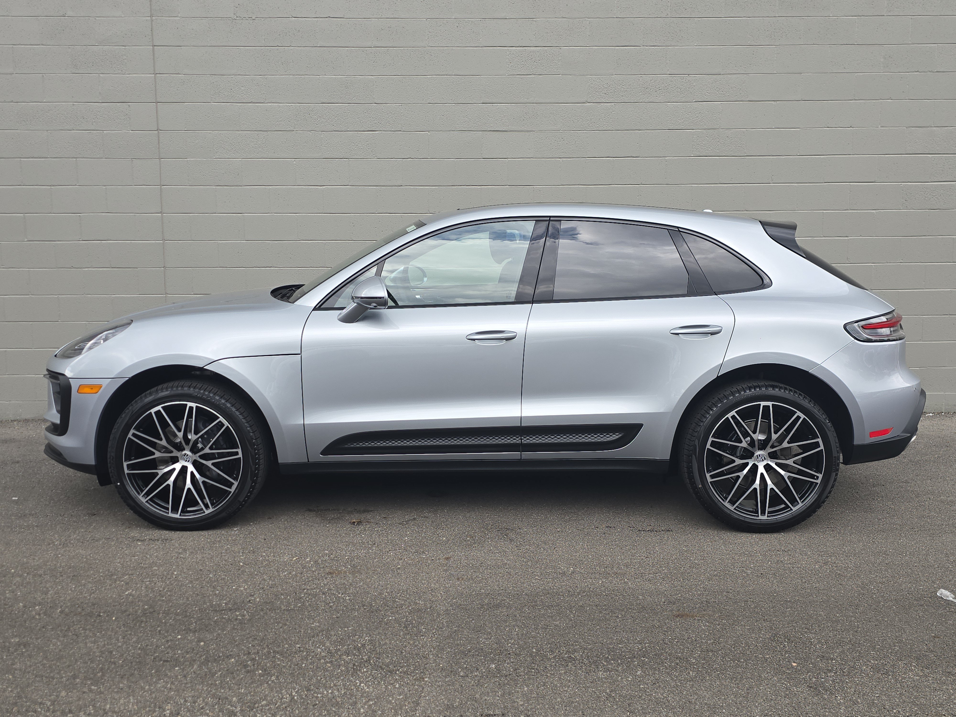 New 2026 Porsche Macan AWD/4WD image 2