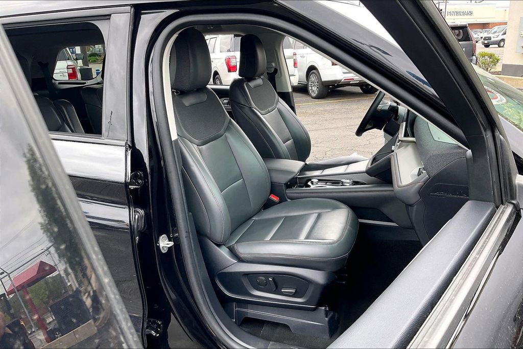 Used 2025 Ford Explorer Active w/ Active Comfort Package AWD/4WD image 6