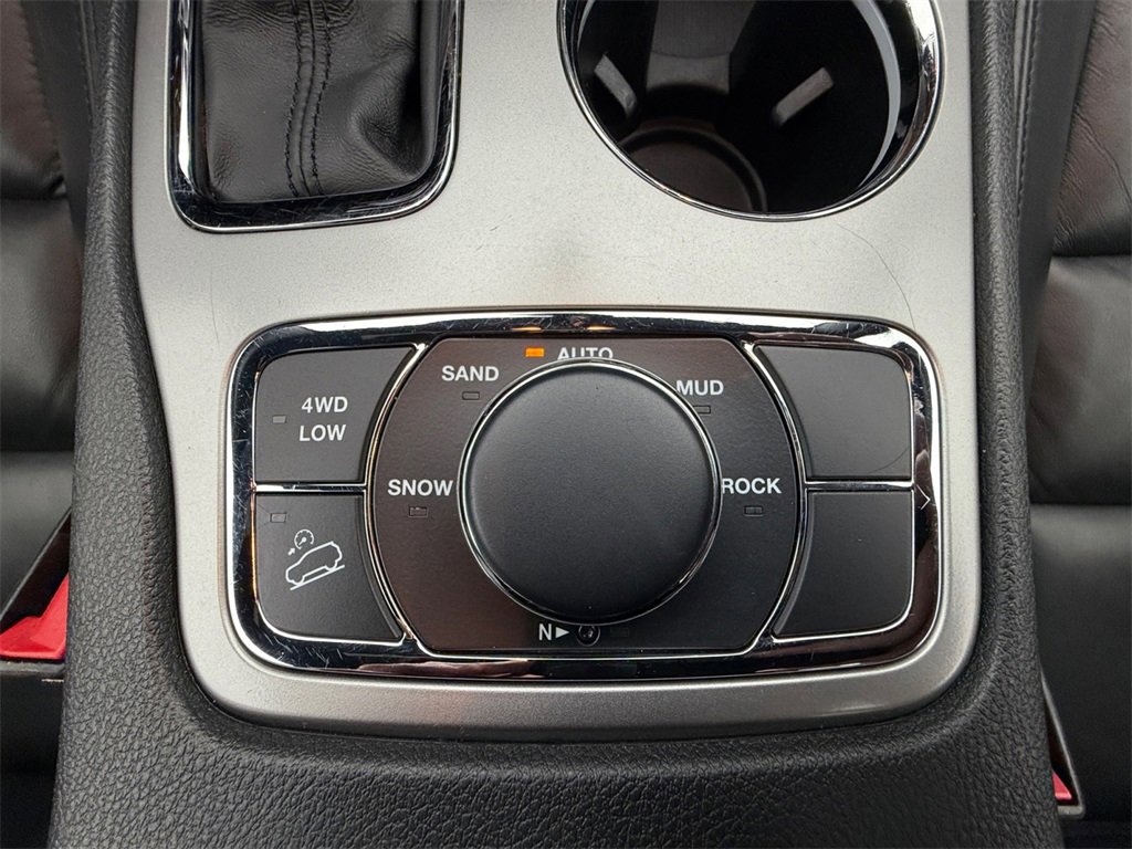 Used 2019 Jeep Grand Cherokee Limited image 28