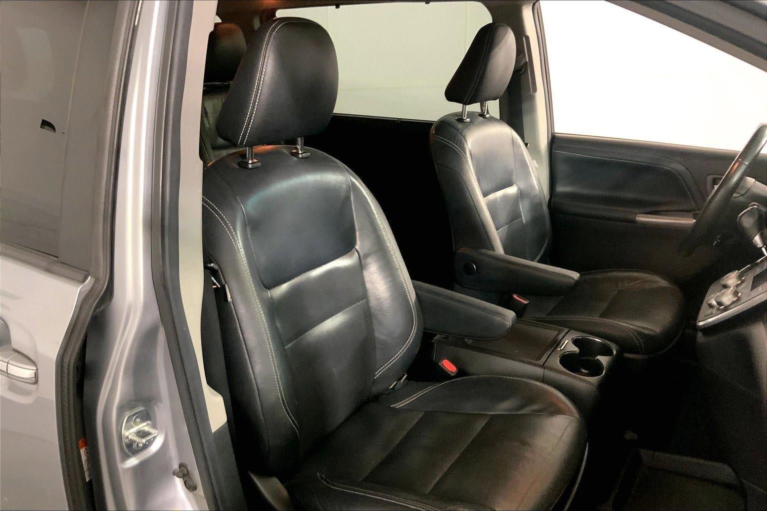 Used 2017 Toyota Sienna SE w/ SE Preferred Package FWD image 7