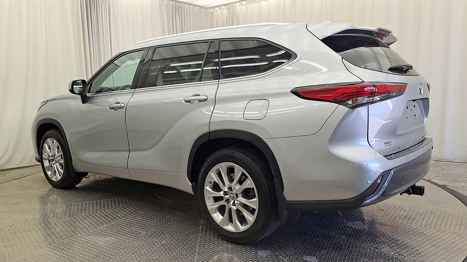 Certified 2021 Toyota Highlander Limited image 9