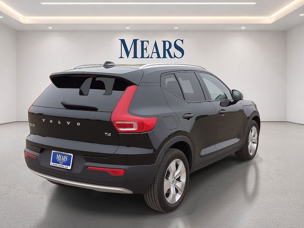 Used 2021 Volvo XC40 T4 Momentum FWD image 6