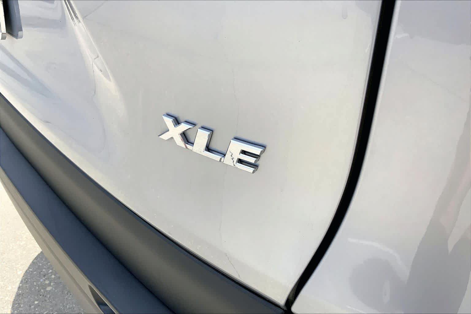 Used 2023 Toyota RAV4 XLE Premium FWD image 10