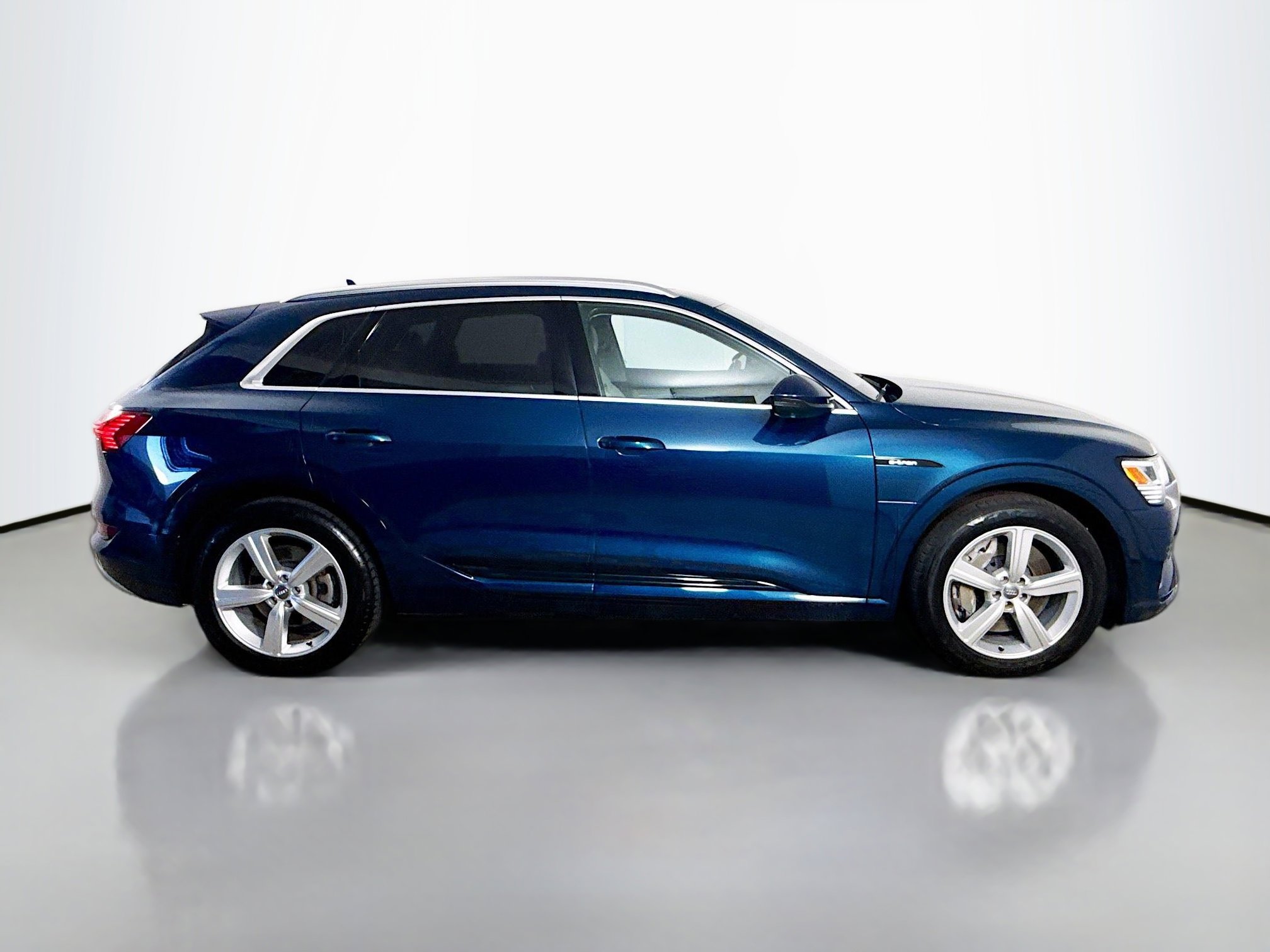 Used 2019 Audi e-tron Prestige w/ Prestige Package image 11