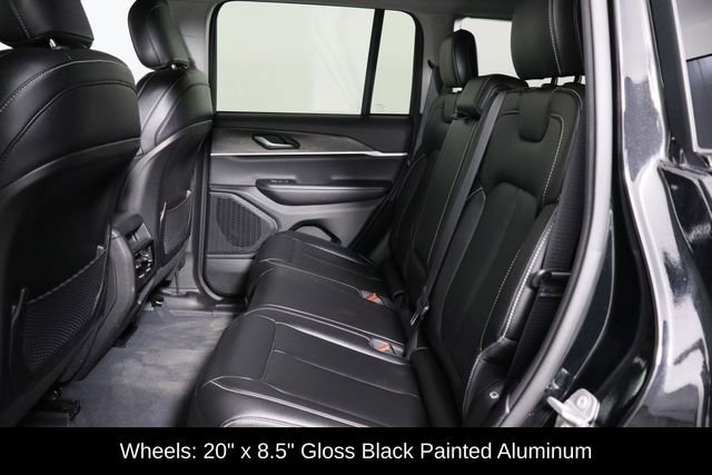 Used 2023 Jeep Grand Cherokee Limited w/ Black Appearance Package image 17