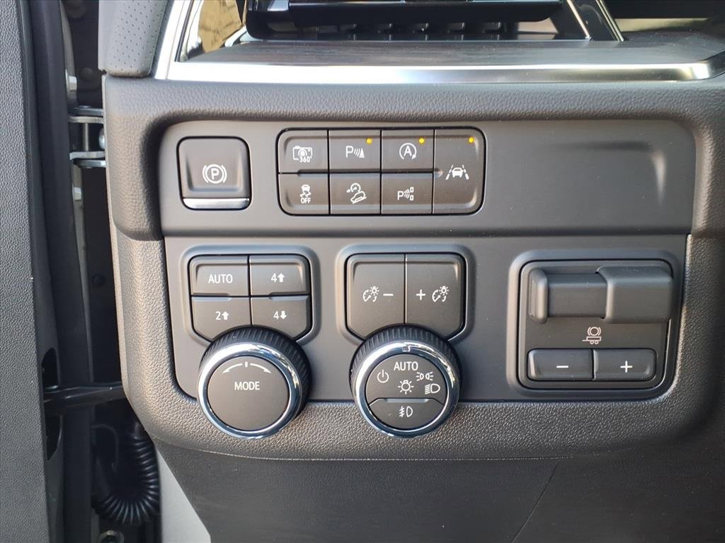 New 2026 Chevrolet Suburban Premier image 9