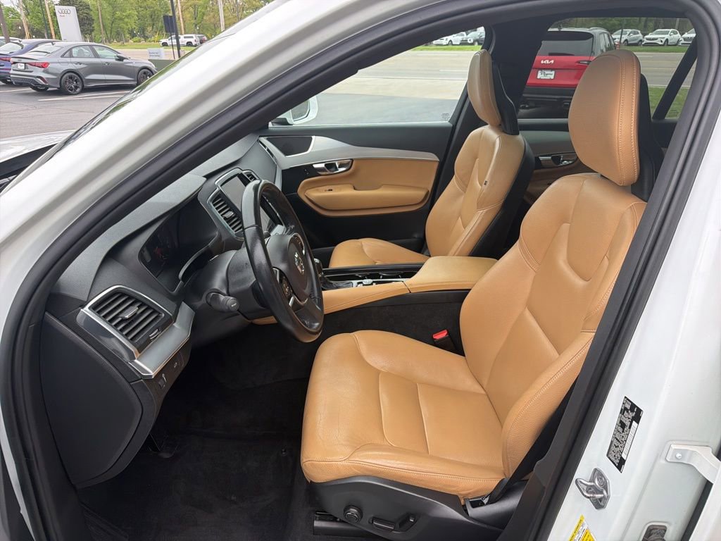 Used 2017 Volvo XC90 T6 Momentum w/ Vision Package AWD/4WD image 6
