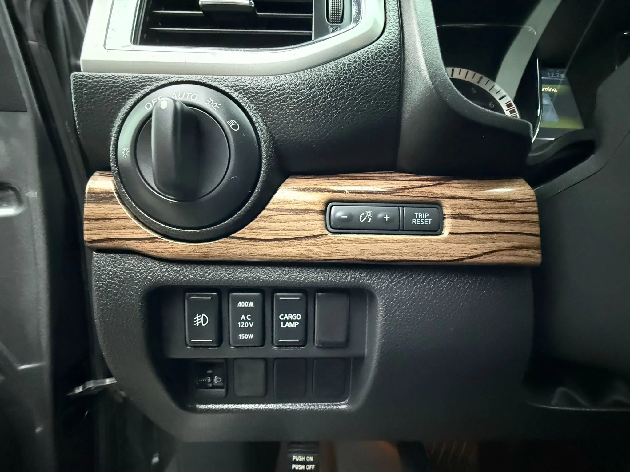 Used 2017 Nissan Titan SL image 14