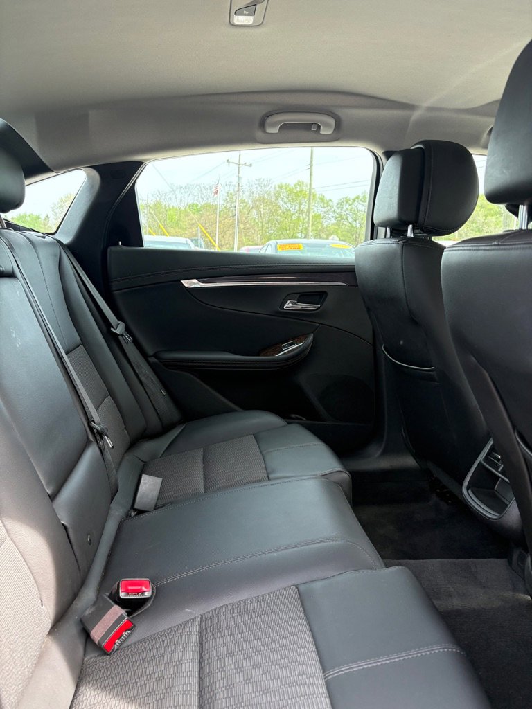 Used 2014 Chevrolet Impala LT w/ Convenience Package image 12