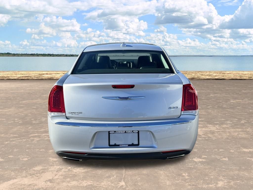 Used 2020 Chrysler 300 Touring L w/ Quick Order Package 2EF image 7