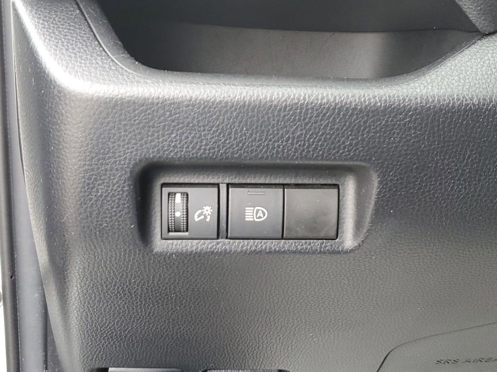 Used 2021 Toyota RAV4 LE image 16