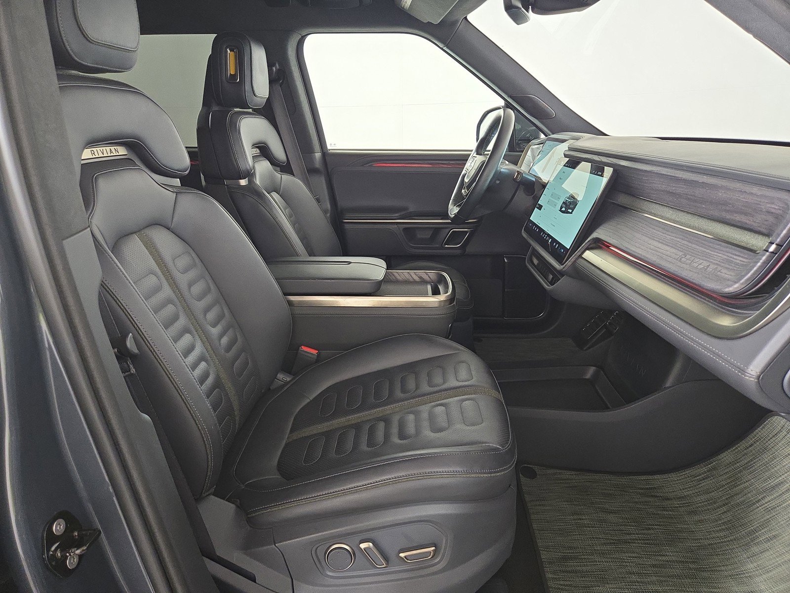 Used 2022 Rivian R1T Launch Edition image 23