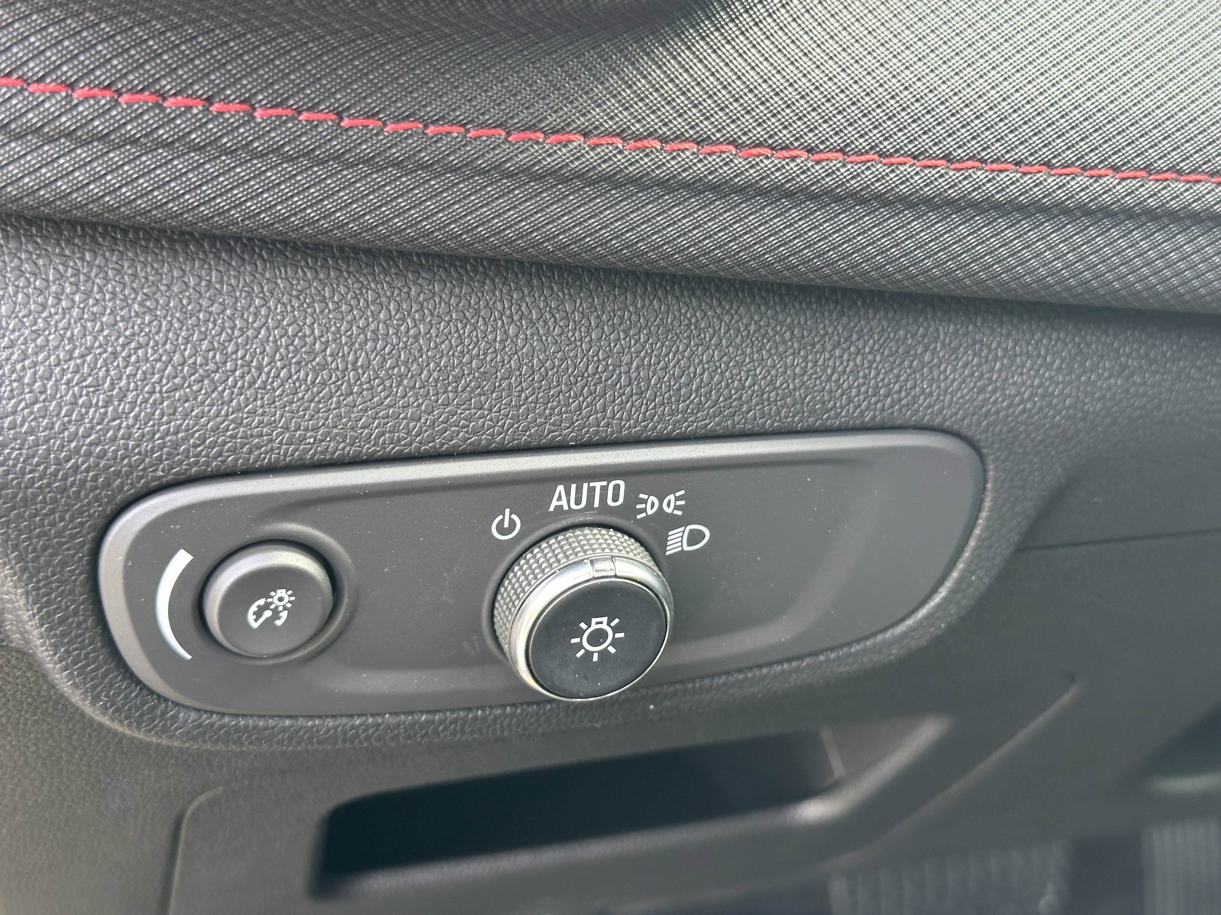 New 2025 Chevrolet TrailBlazer RS w/ Convenience Package image 18