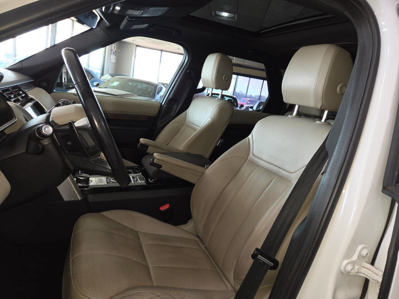 Used 2019 Land Rover Discovery HSE AWD/4WD image 17