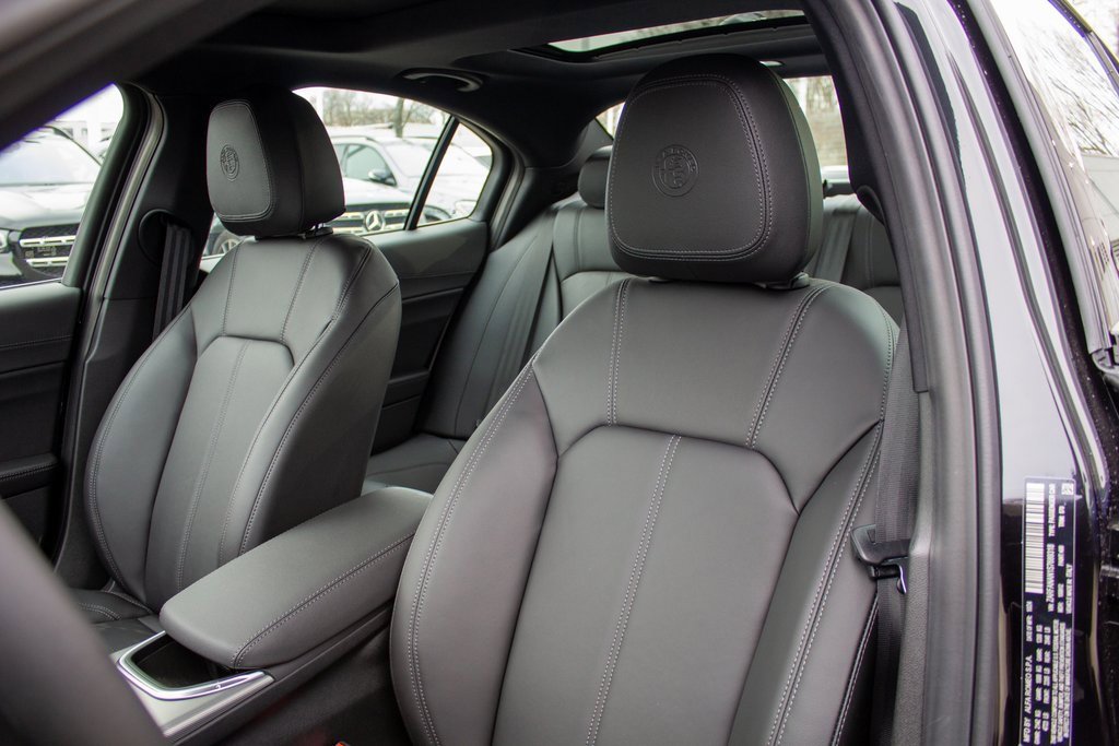 New 2025 Alfa Romeo Giulia AWD image 12