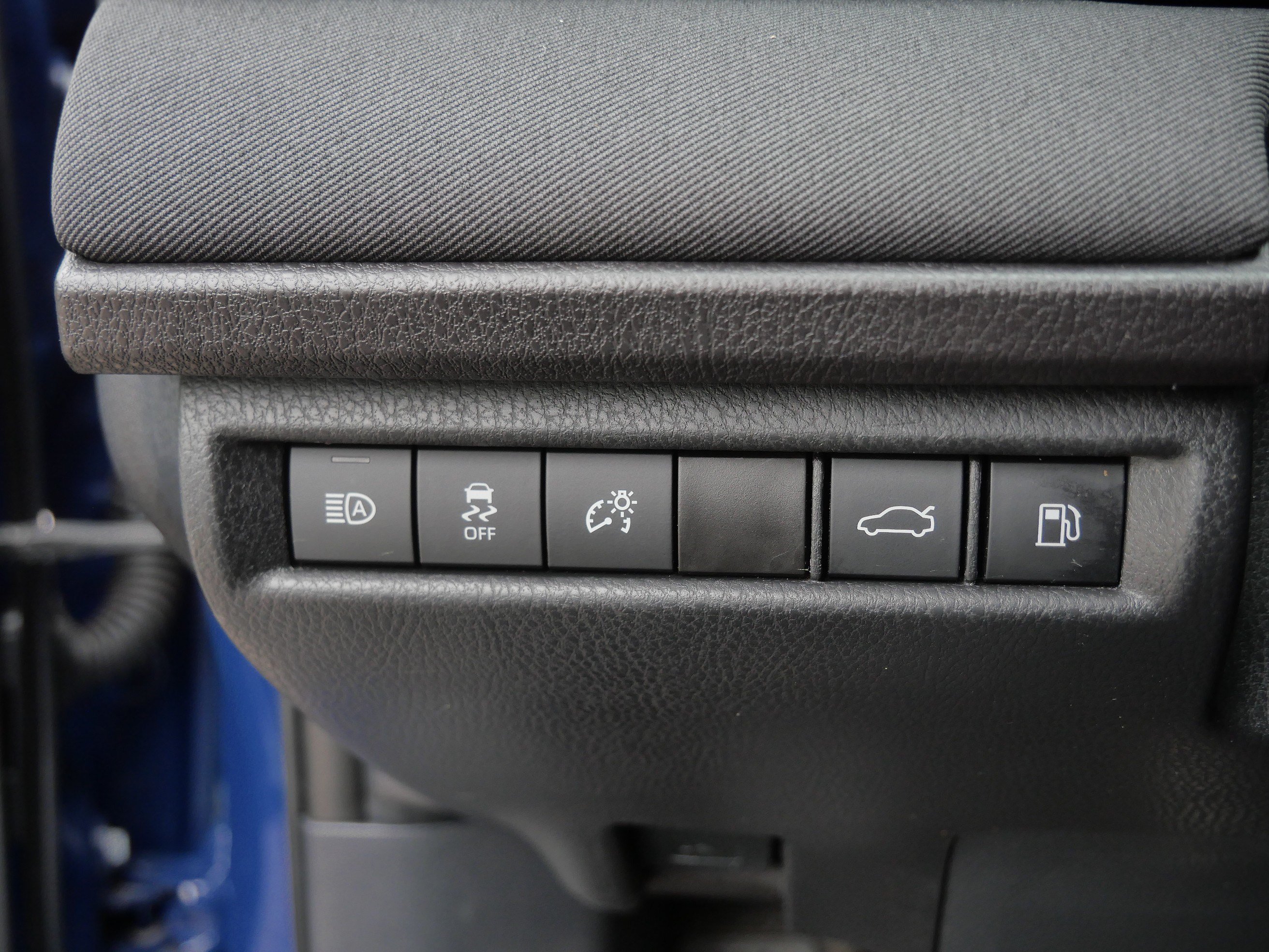 Certified 2025 Toyota Camry LE FWD image 28