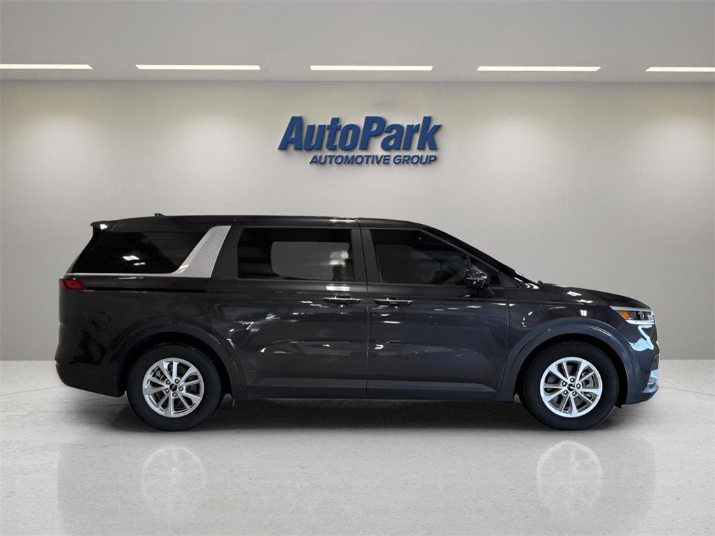 Used 2022 Kia Carnival LX image 8