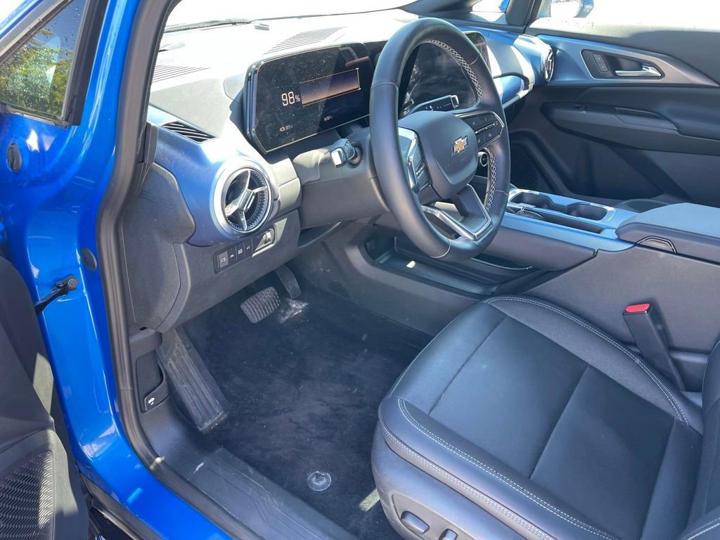 Used 2025 Chevrolet Equinox EV LT w/ Convenience Package FWD image 12