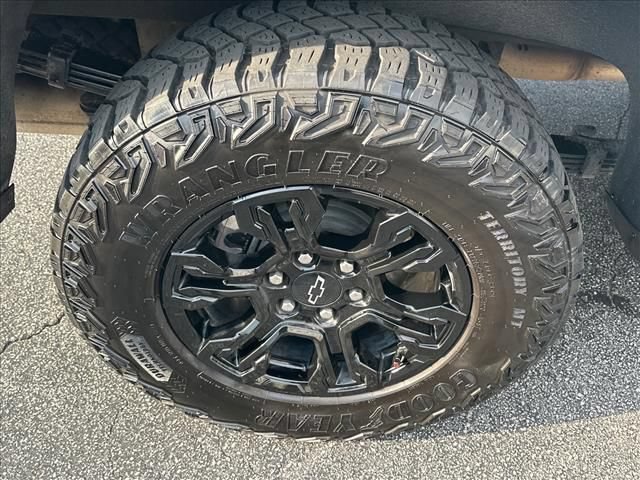 Certified 2023 Chevrolet Silverado 1500 ZR2 w/ Technology Package AWD/4WD image 37