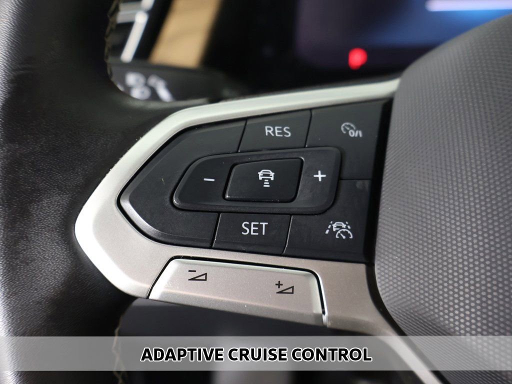 Used 2025 Volkswagen Atlas SE image 3