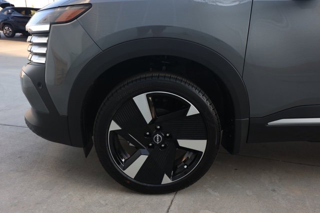 New 2025 Nissan Kicks SR image 11
