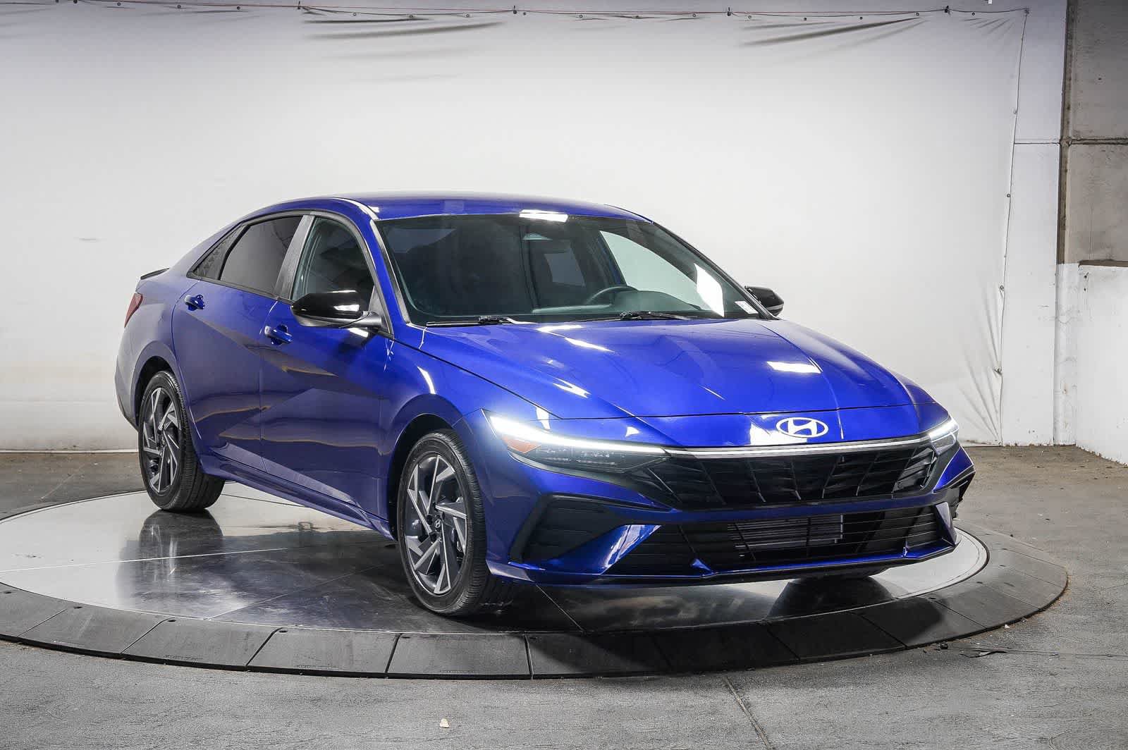 Used 2025 Hyundai Elantra Sport FWD image 5