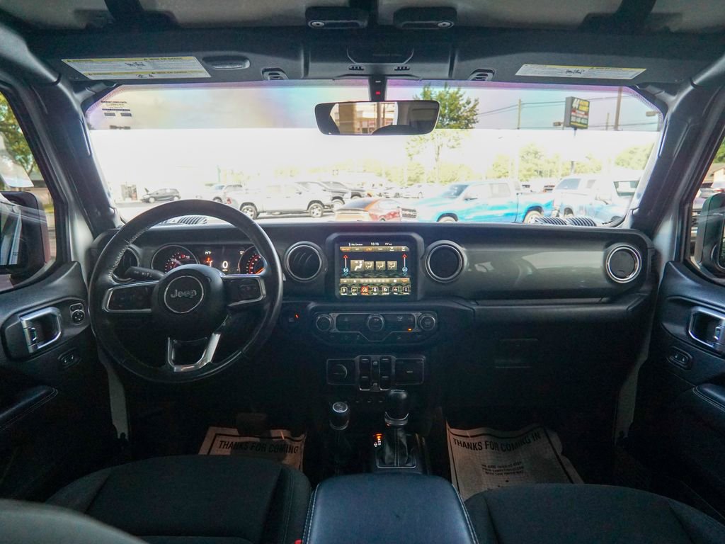 Used 2018 Jeep Wrangler Unlimited Sahara w/ Uconnect 4C Nav & Sound Group AWD/4WD image 16