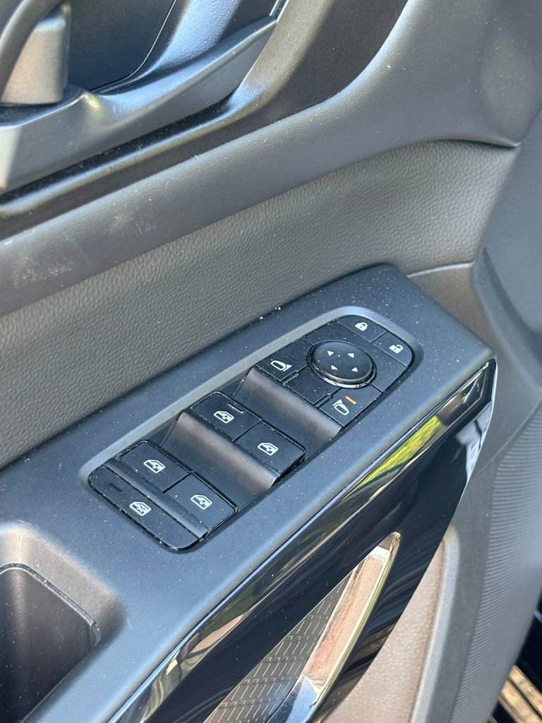 Used 2023 Nissan Pathfinder SV FWD image 10