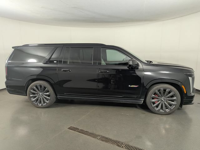 Used 2025 Cadillac Escalade ESV V AWD/4WD image 8