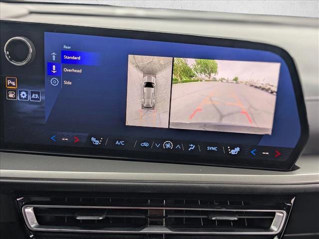 Used 2024 Chevrolet Traverse LT image 14