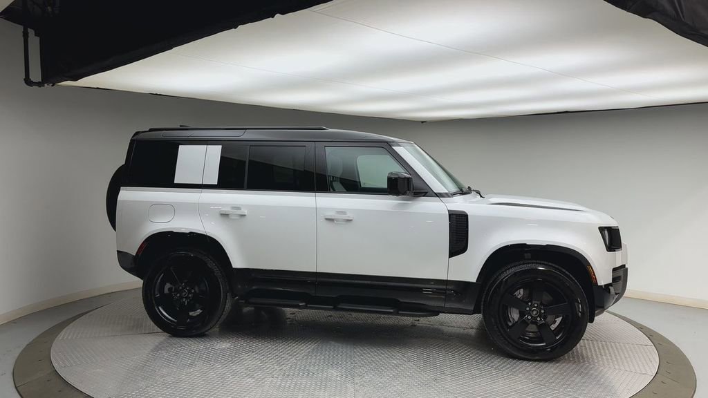 Certified 2025 Land Rover Defender 110 X-Dynamic SE image 9