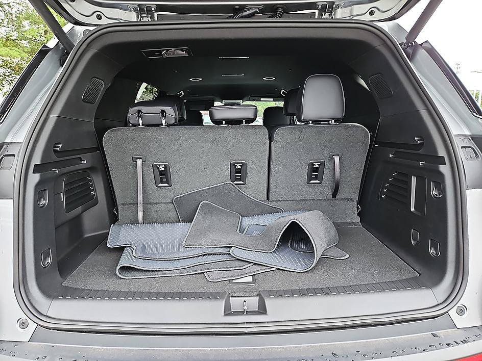 New 2026 Chevrolet Traverse LT w/ Enhanced Driving Package FWD image 12