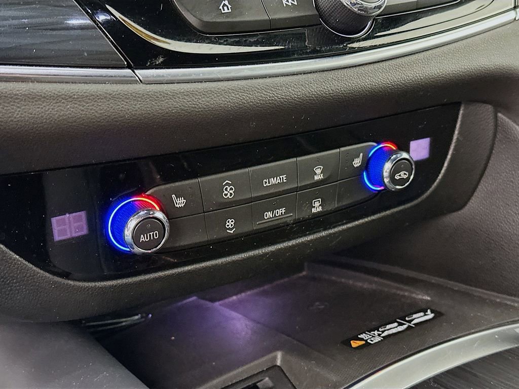 Used 2022 Buick Enclave Essence image 21