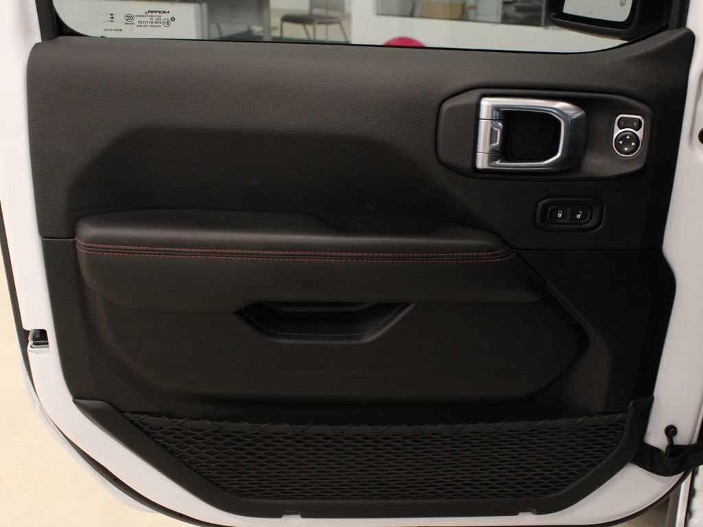 Used 2025 Jeep Gladiator Rubicon w/ Convenience Group AWD/4WD image 11