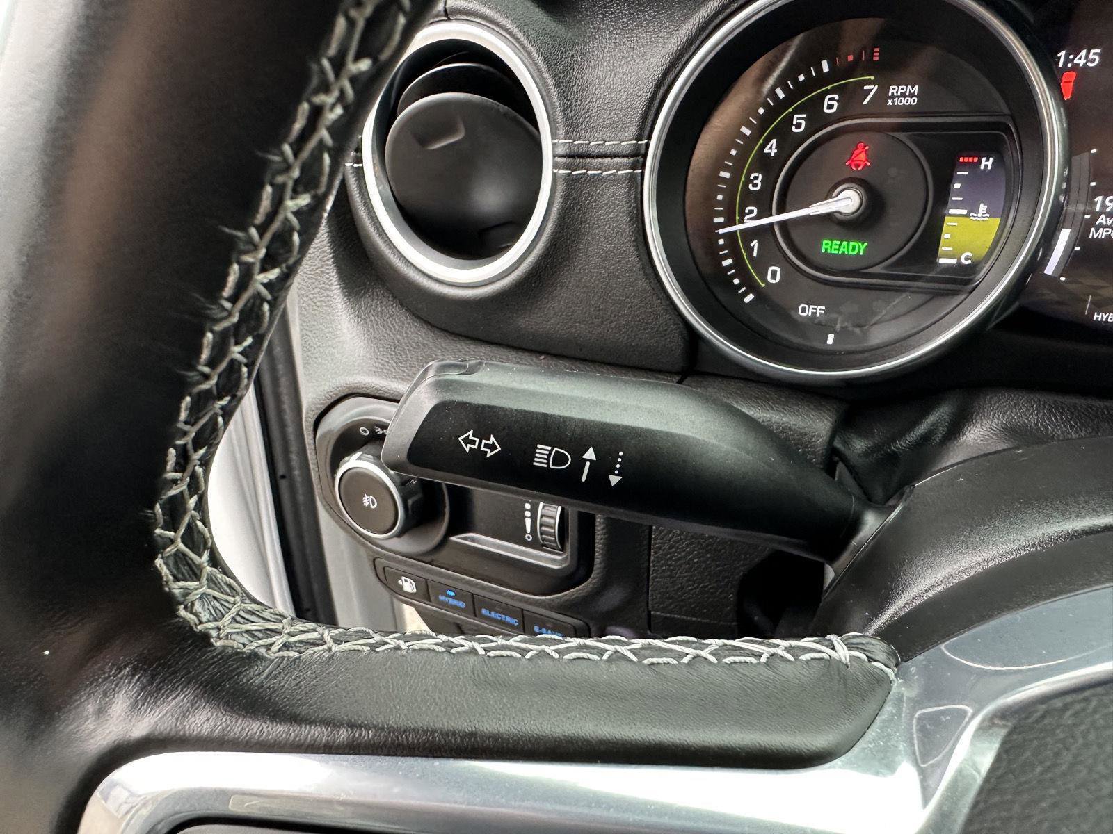 Used 2023 Jeep Wrangler Unlimited Sahara w/ Cold Weather Group AWD/4WD image 24