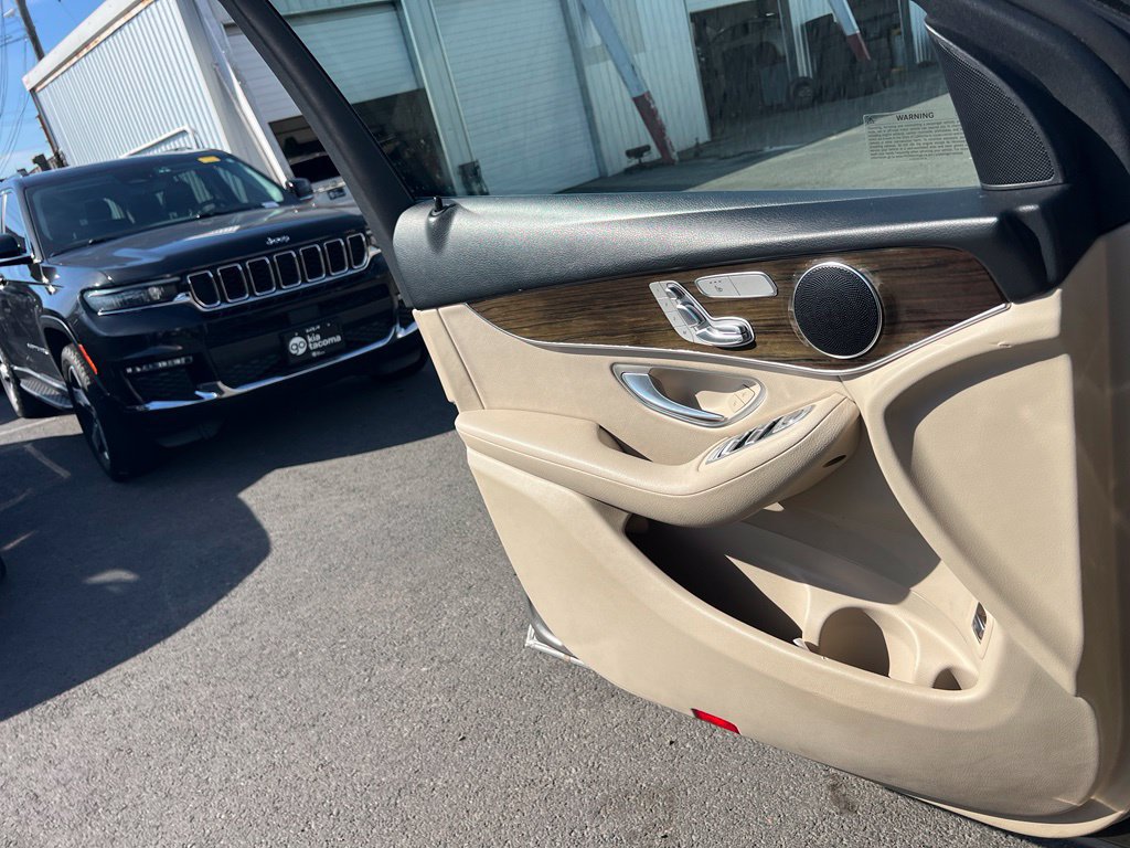 Used 2021 Mercedes-Benz GLC 300 4MATIC image 19