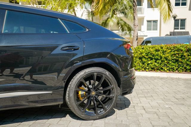 Used 2022 Lamborghini Urus image 43
