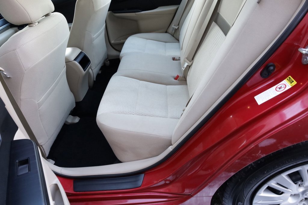 Used 2013 Toyota Camry LE image 22