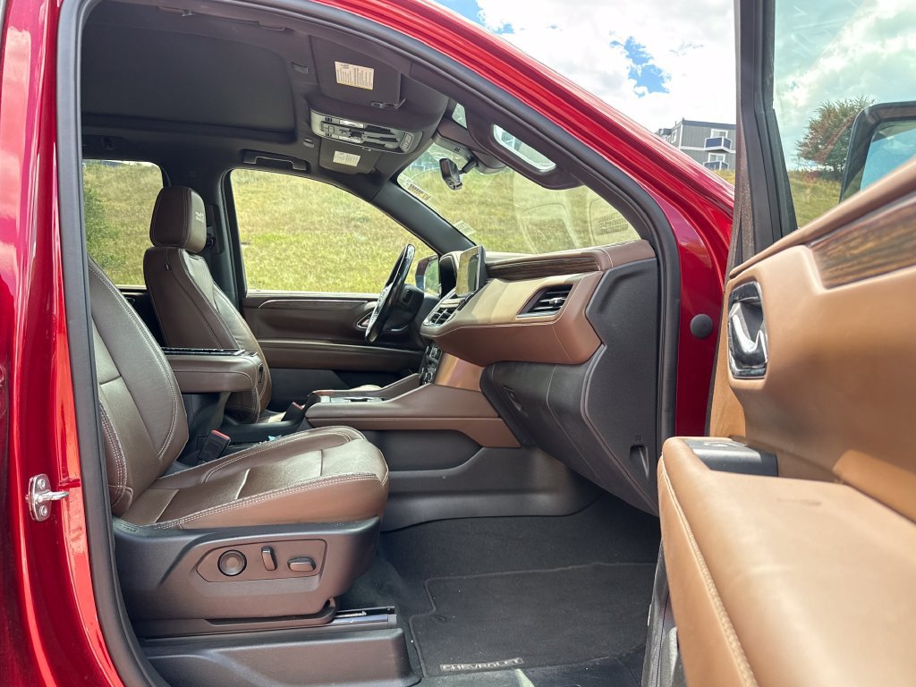 Used 2022 Chevrolet Tahoe High Country AWD/4WD image 29