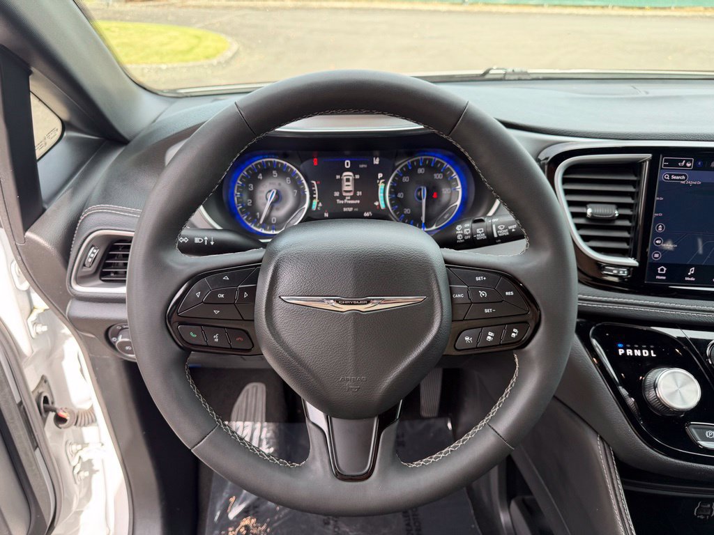 Used 2025 Chrysler Pacifica Limited FWD image 19