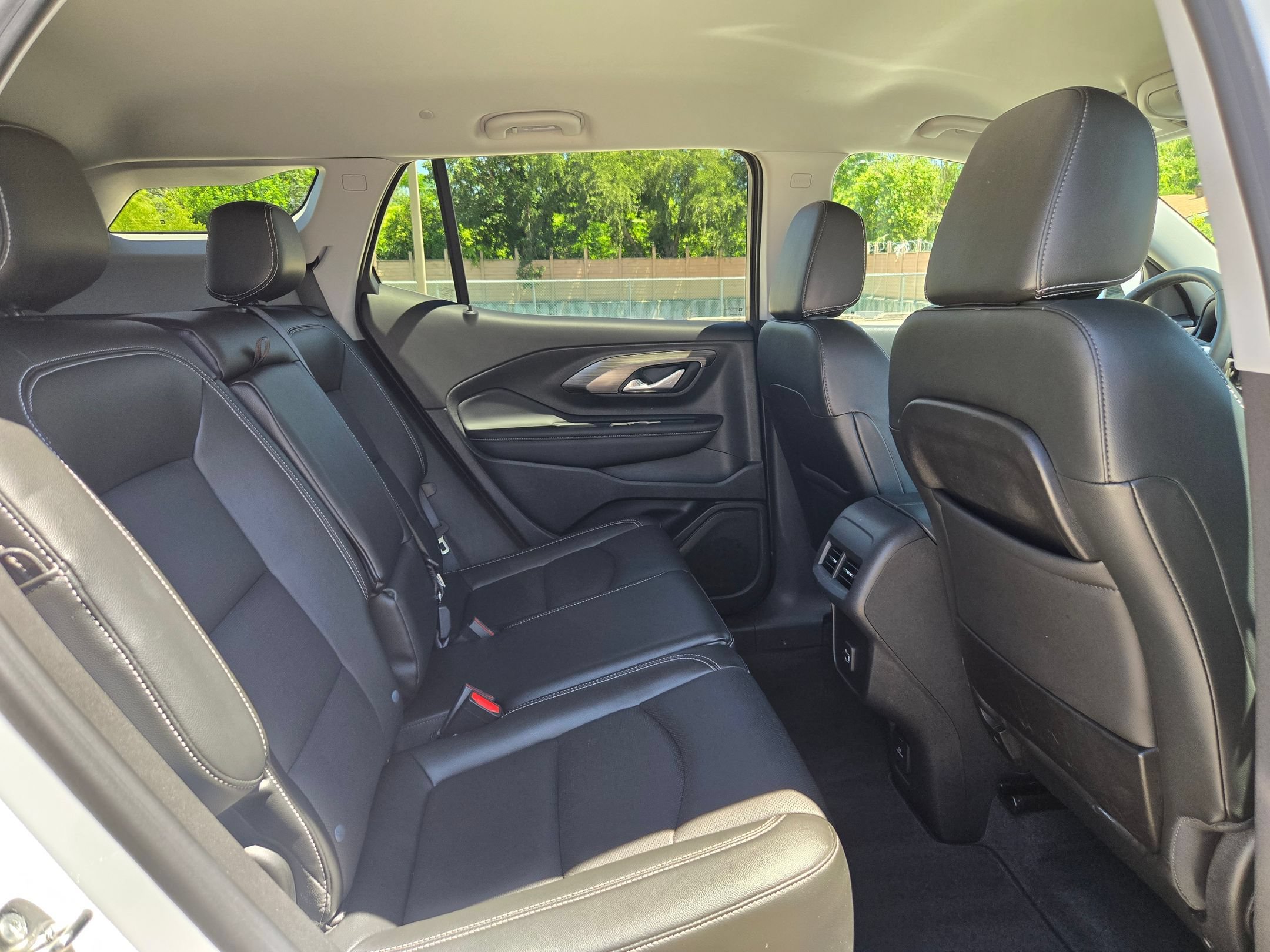 Used 2024 GMC Terrain SLT AWD/4WD image 26