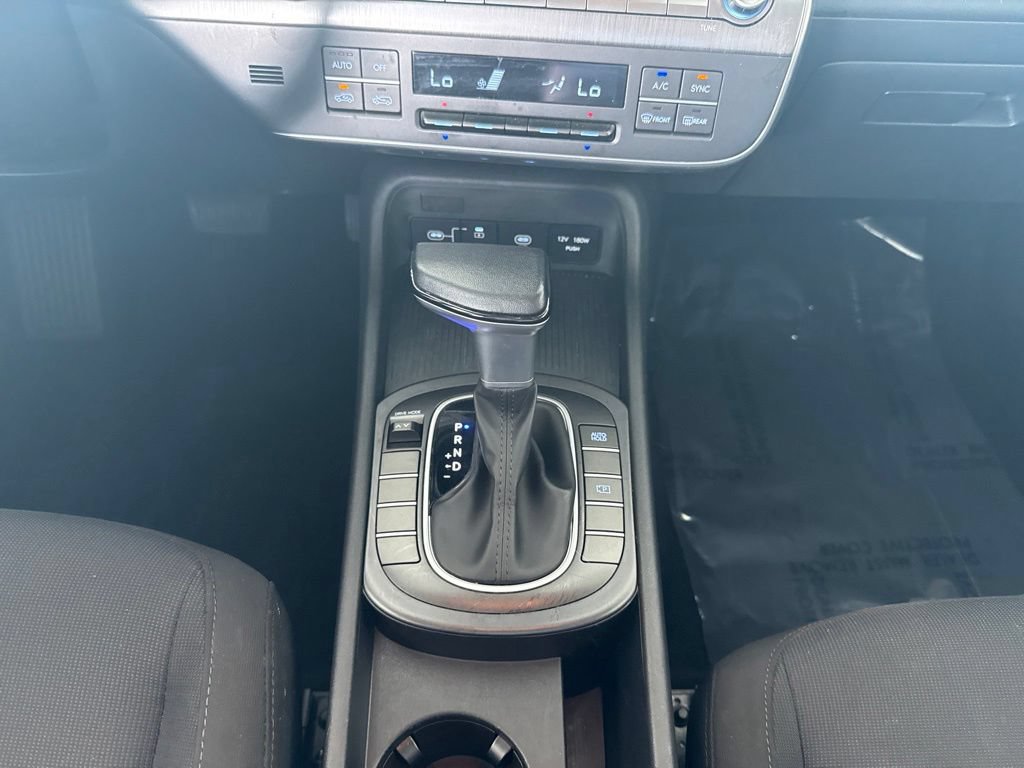 Used 2025 Hyundai Kona SEL FWD image 21