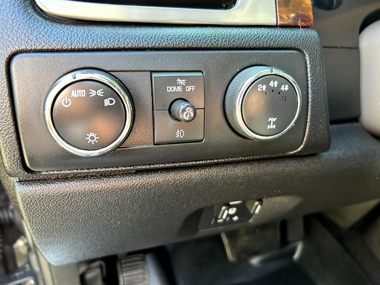 Used 2013 GMC Sierra 2500 Denali w/ Suspension Package, Off-Road image 11