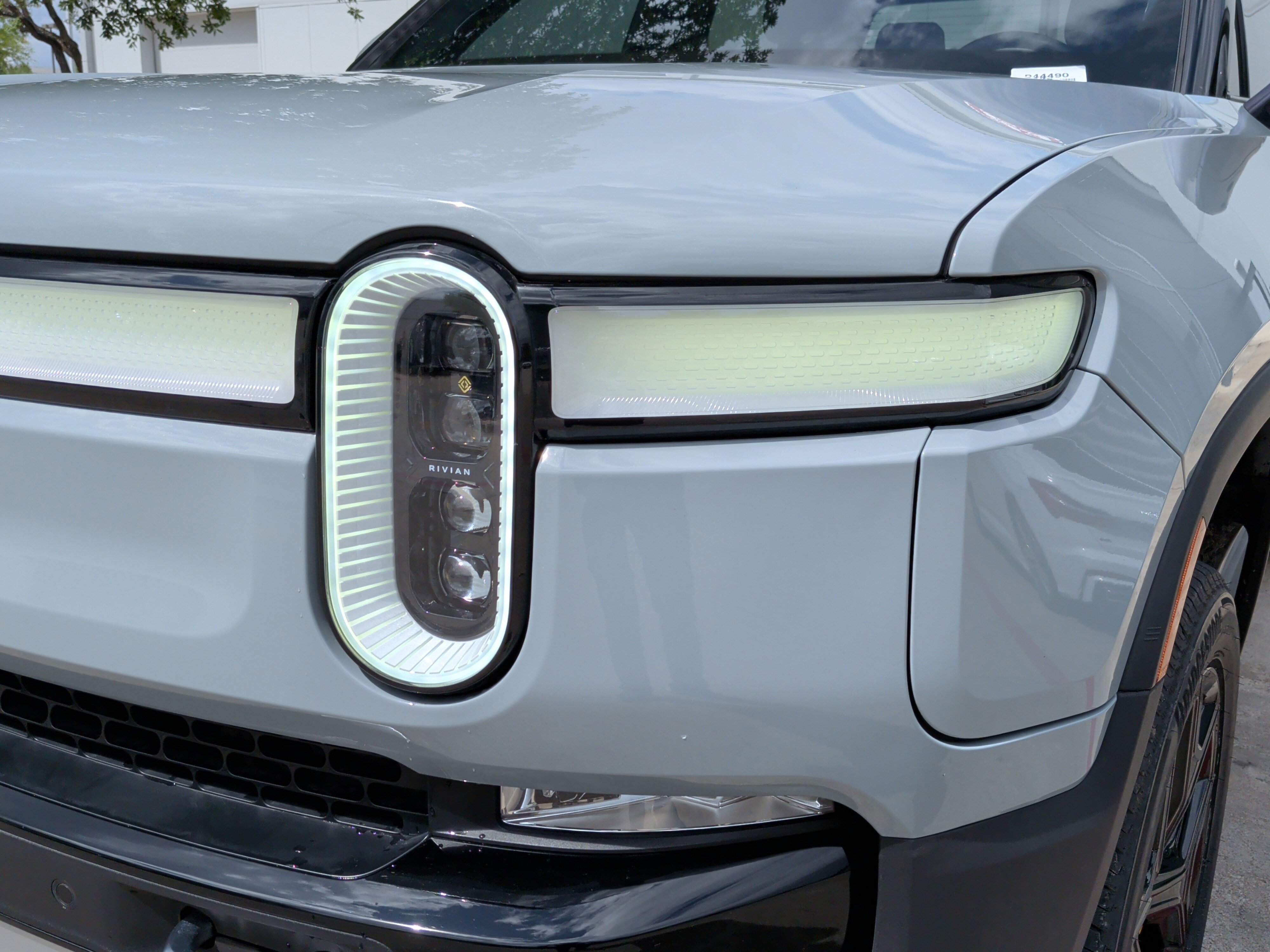 Used 2023 Rivian R1T Adventure image 6