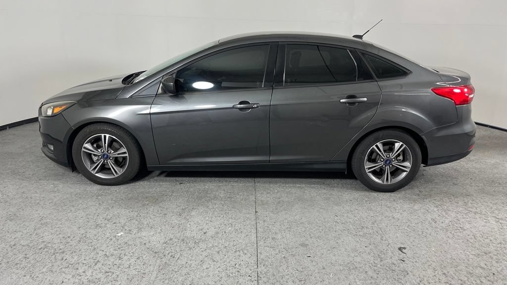 Used 2018 Ford Focus SE w/ SE Appearance Package FWD image 6