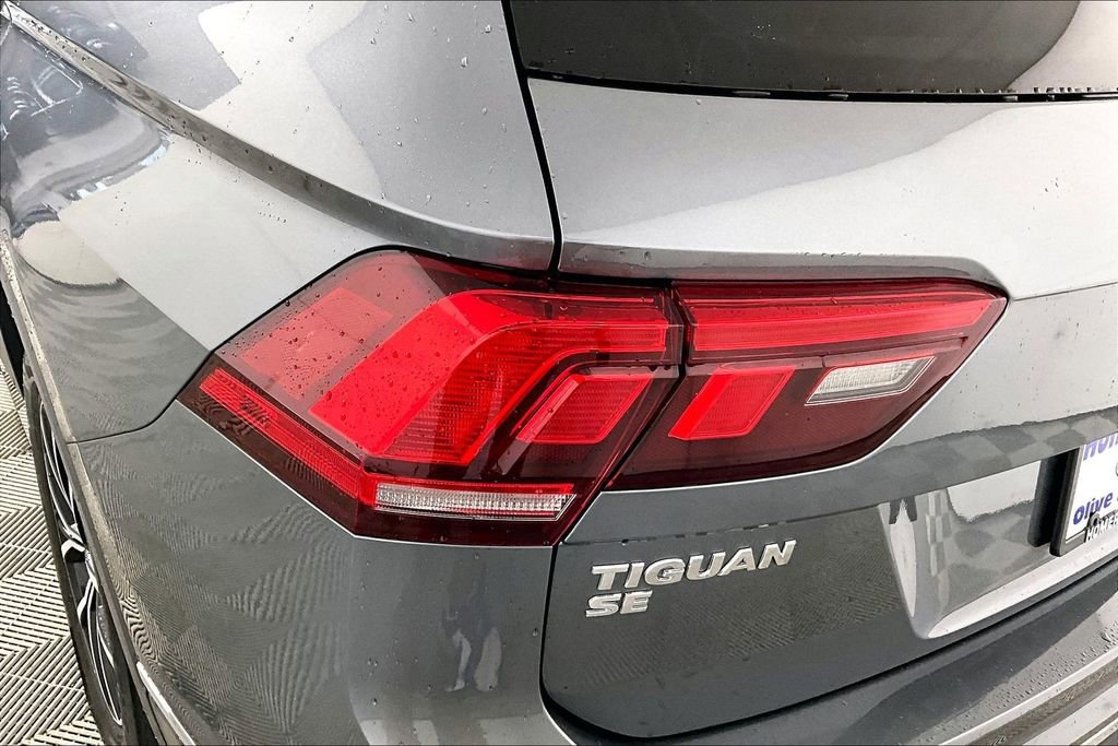 Used 2021 Volkswagen Tiguan SE w/ Panoramic Sunroof Package image 29