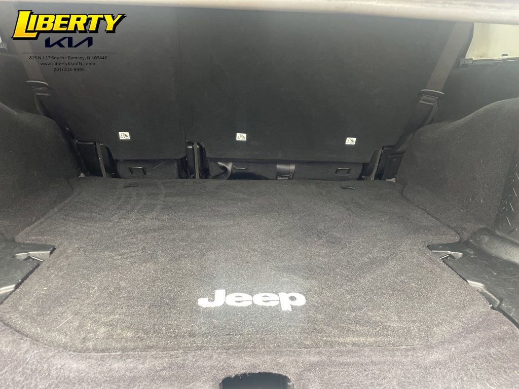 Used 2017 Jeep Wrangler Unlimited Sahara w/ Connectivity Group image 11